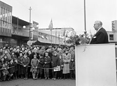 Carl Albert Anderson invigningstalar i Vällingby Centrum 14 november 1954.