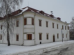 Renesanční zámek v Dolní Dlouhé Loučce, dnes sídlo obecního úřadu