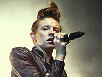 Elly Jackson of La Roux wearing her hair in a quiff Elly Jackson.jpg