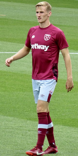 <span class="mw-page-title-main">Flynn Downes</span> English footballer (born 1999)