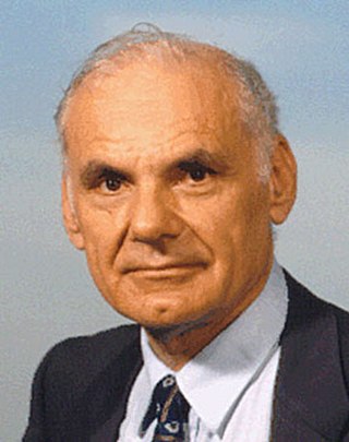 <span class="mw-page-title-main">Lawrence Roberts (scientist)</span> American electrical engineer and Internet pioneer