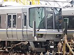 試験的に転落防止幌を装着したクハ222-2001 本採用された先頭車間転落防止幌と形状が異なる（2013年3月3日 網干総合車両所）