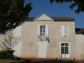 The town hall in Genac-Bignac