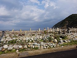 曲遺跡の古墓群