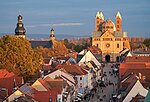 Blick vom Altpörtel über die Maximilianstraße auf den Dom