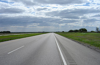 <span class="mw-page-title-main">Shoulder (road)</span> Reserve lane by the verge of a roadway