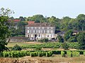 Maison charentaise à l'ouest du bourg.