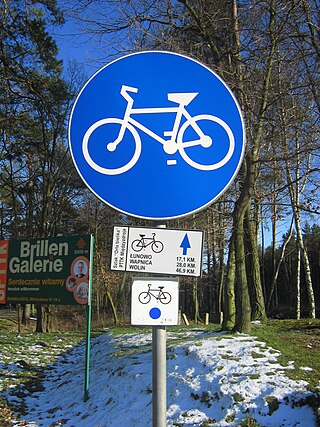 <span class="mw-page-title-main">Road signs in Poland</span> Overview of road signs of Poland