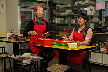 Taipei, Taiwan: The Jiaotse Restaurant in 14th avenue. The owner is preparing her famous handmade Jiaozi