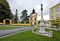 Pohľad od sochy svätého Jána Nepomuckého na Hodinovú vežu a vstup do biskupskej záhrady