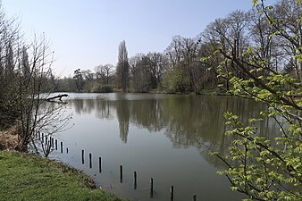 Étang de Suresnes.