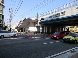 高架化的車站（2011年3月29日）