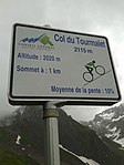 "Milsten" för cyklister i Pyrenéerna - här en kilometer före (västerifrån) högsta punkten av passet Col du Tourmalet (som ofta ingår i Tour de France), där medelstigningen är 10 %.