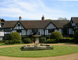 <span class="mw-page-title-main">Tudor Revival architecture</span> Architectural style