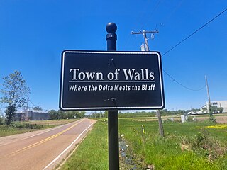 <span class="mw-page-title-main">Walls, Mississippi</span> Town in Mississippi, United States