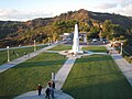 <!Lawn at entrance and Griffith Park trails, looking north from atop the observatory.>