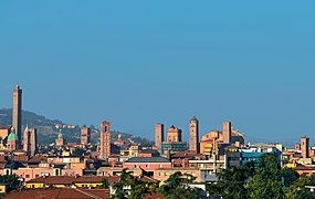 Panorama di bologna.jpg