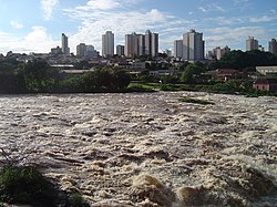 Rio Piracicaba no centro da cidade