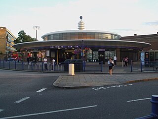 <span class="mw-page-title-main">Southgate tube station</span> London Underground station