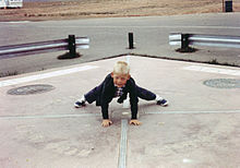 A child straddling all four states, on the monument as it looked following the 1962 reconstruction. Four-States-At-Once.jpg