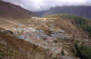 Namche, kylä (3440 m merenpinnasta) pohjoisessa Solukhumbun piirikunnassa.