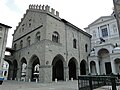 Palazzo della Ragione visto da Piazza Duomo