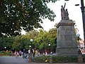 Monumento nel parco nel centro della città