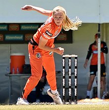 Garth bowling for Perth Scorchers in November 2019