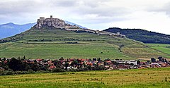 Spišský hrad s Spišským podhradím v popředí