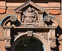 Former Post Office in Richmond, Badge over entrance.jpg