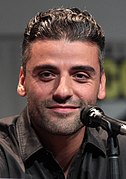 Oscar Isaac spielt Poe Dameron.