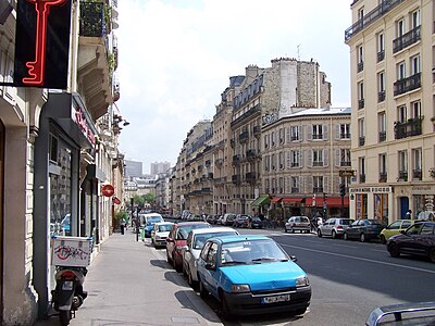 La rue vue depuis sa partie haute.