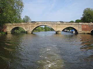 <span class="mw-page-title-main">Shillingford Bridge</span> Bridge in Shillingford, Oxfordshire