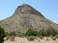 Bundok na Fossil, kanlurang sentral na Utah; Gitnang Ordovicianng fossiliperosong mga shale at batongapog sa mas mababang kalahati.