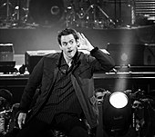 Jim Carrey mugs for the camera. Jim-Carrey-2008.jpg