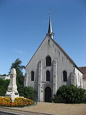 Église Saint-Prest et monument aux morts.