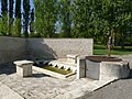 Lavoir, fontaine et prairie d'été.