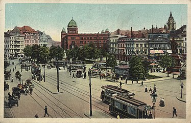 Alexanderplatz avec la préfecture de police en rouge au centre, v. 1900