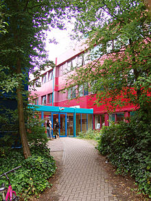 Entrance of the department in Hilversum Kmt hilversum.jpg