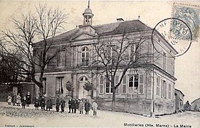 La mairie faisait office d'école au XXe siècle.