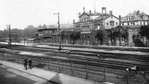 Westbahnhof mit dem Empfangsgebäude (um 1930)