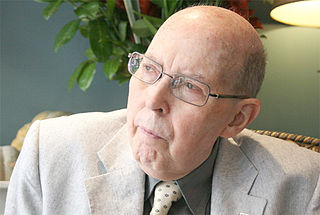 <span class="mw-page-title-main">Joan Triadú</span> Catalan literary critic, academic and writer (1921–2010)