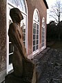 Kvinneskulptur i sandsten, Villa Muramaris