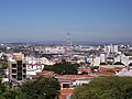 Na linha do horizonte, vê-se a Serra do Japi, em Jundiaí, a partir do mirante da Torre do Castelo, a aproximadamente 40km de distância em linha reta.