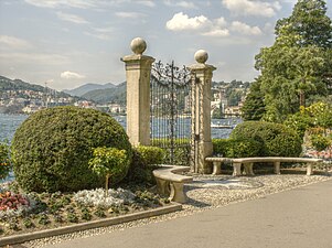 Cancellata di accesso al lago