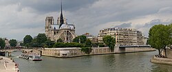 Katedrála Notre Dame na ostrově Île de la Cité, pohled z východu