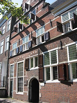 Het gebouw aan de Oude Delft