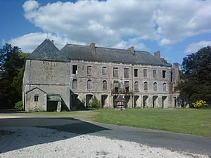 Ruines du château du parc Soubise à Mouchamps, lieux du massacre du 31 janvier 1794.