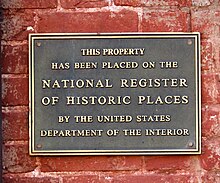 Bronze NRHP plaque mounted on historic building. Duncanson-Cranch House 02.jpg