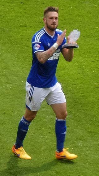 <span class="mw-page-title-main">Luke Chambers</span> English footballer (born 1985)